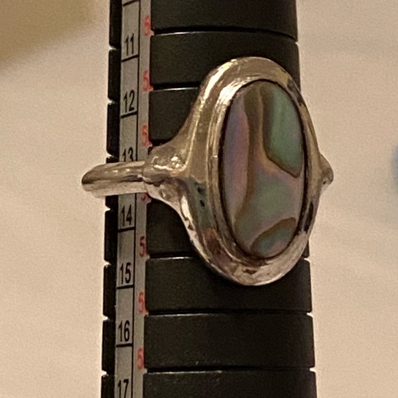 Avon Vintage Pretty Albalone size 6 1/2 Silver Ring. - Picture 4 of 7